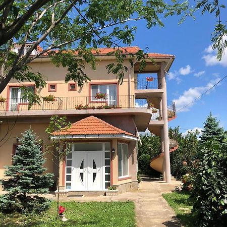 Hotel Heaven Garden Două Mai Esterno foto
