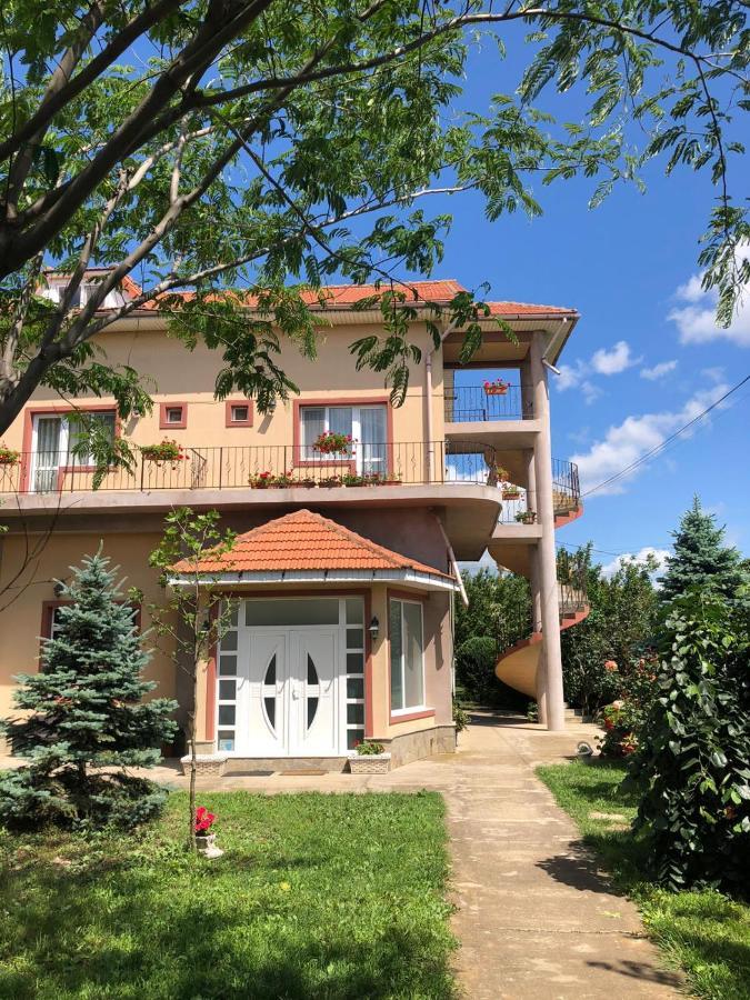 Hotel Heaven Garden Două Mai Esterno foto