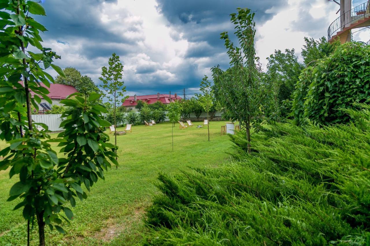 Hotel Heaven Garden Două Mai Esterno foto