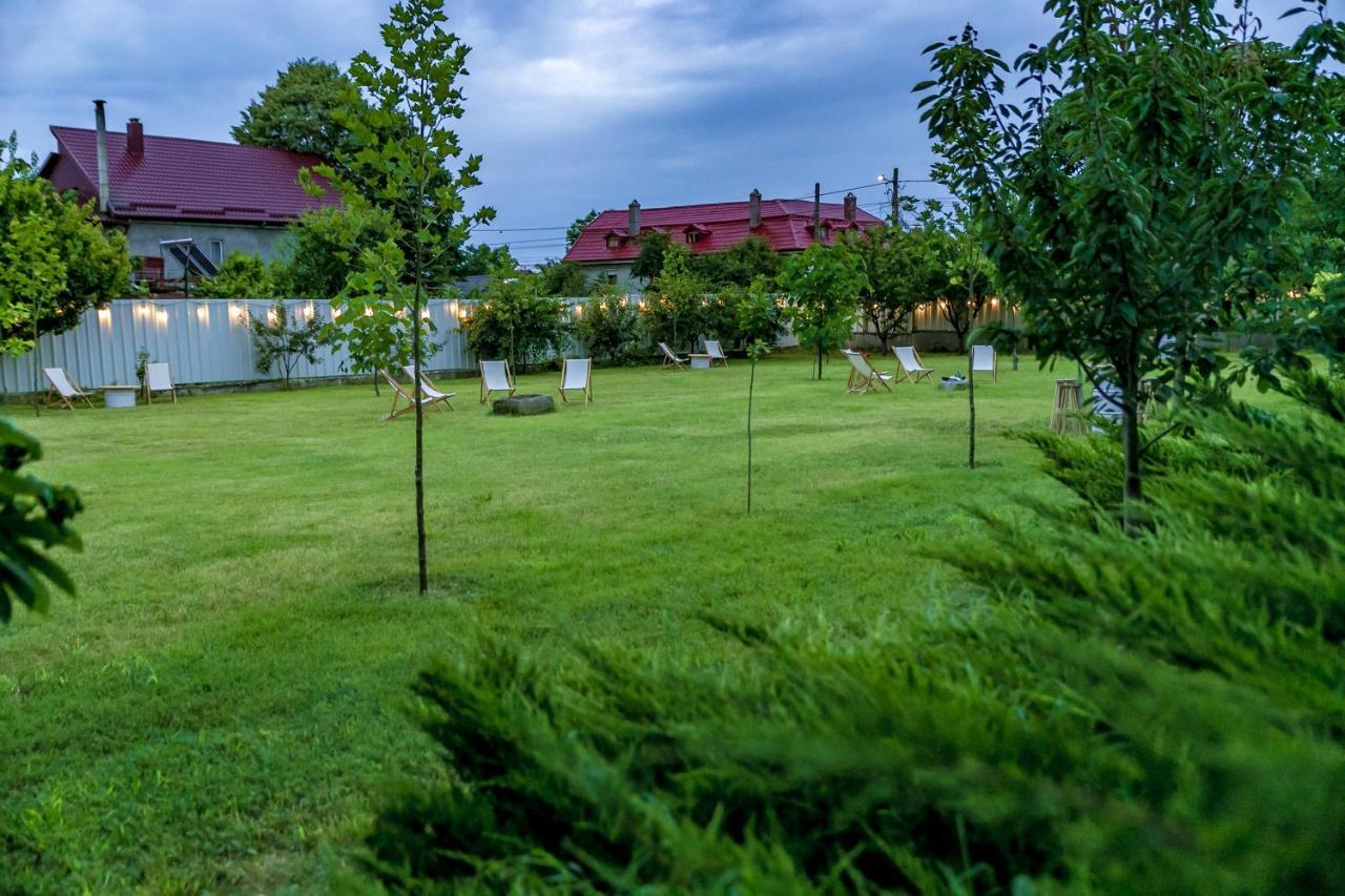 Hotel Heaven Garden Două Mai Esterno foto
